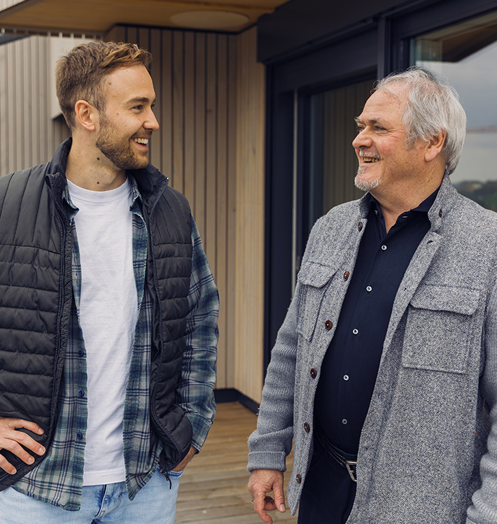 Jonas Luddeneit und Eckhard Wolf im Gespräch